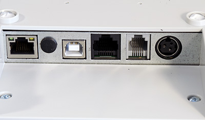 Порты АТОЛ 55Ф чуть ближе: LAN, заглушка для антенны GSM, USB-B, COM, RJ-11, порт питания Порты АТОЛ 55Ф чуть ближе: LAN, заглушка для антенны GSM, USB-B, COM, RJ-11, порт питания